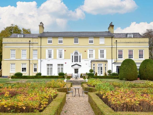 Flat for sale in Batchworth, Hertfordshire