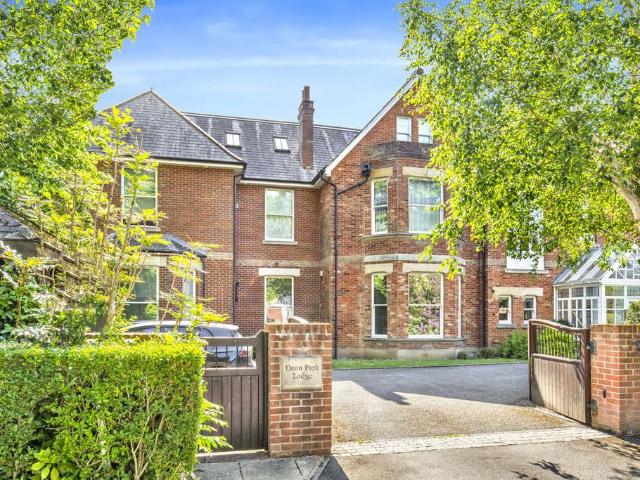 Flat for sale in Charminster, Bournemouth