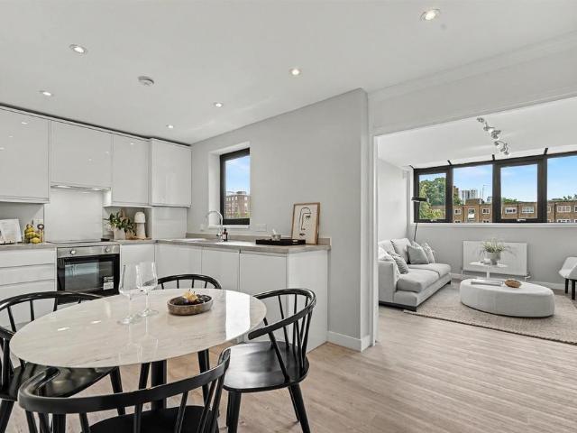 Flat for sale in South Hampstead, Greater London