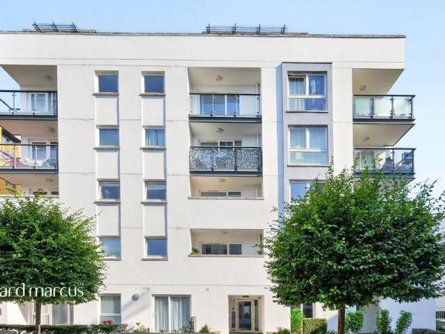 Flat for sale in Wandsworth, Greater London