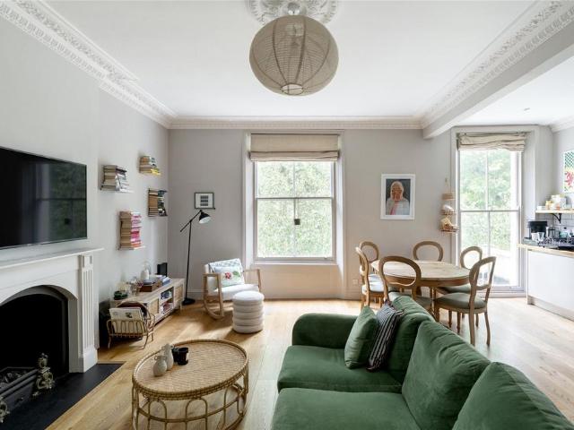 Flat for sale in North Kensington, Greater London