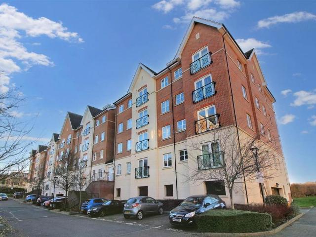 Flat for sale in Walton, Aylesbury