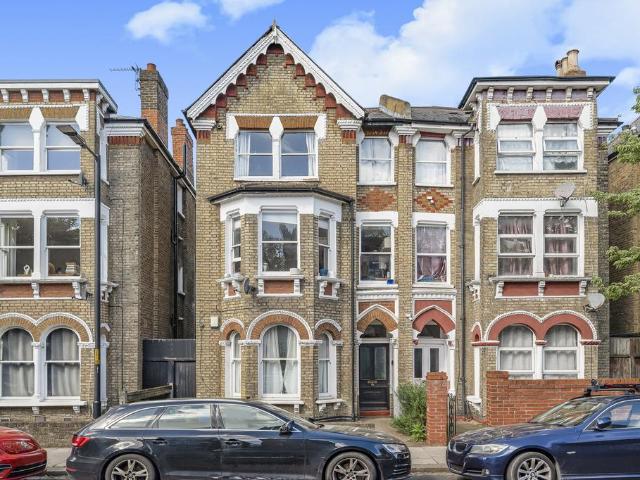 Flat for sale in East Dulwich, Greater London