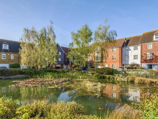 Flat for sale in Sandwich, Ash