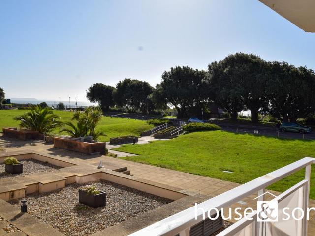 Flat for sale in Lansdowne, Springbourne