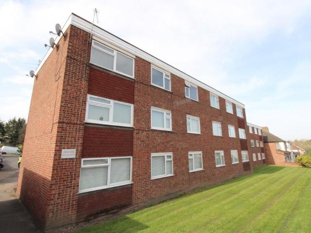 Flat for sale in Upminster, Greater London