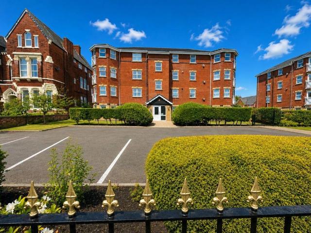 Flat for sale in Southport, Sefton