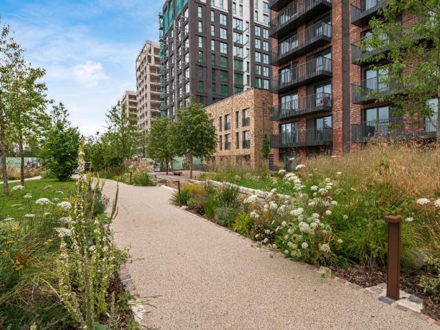 Flat for sale in London Borough of Ealing, Greater London
