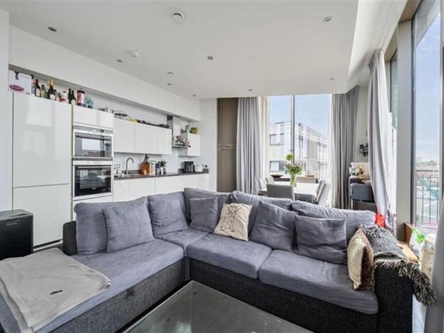 Flat for sale in Kentish Town, Greater London