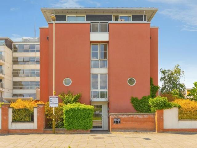 Flat for sale in Bede Island, Old Wharf