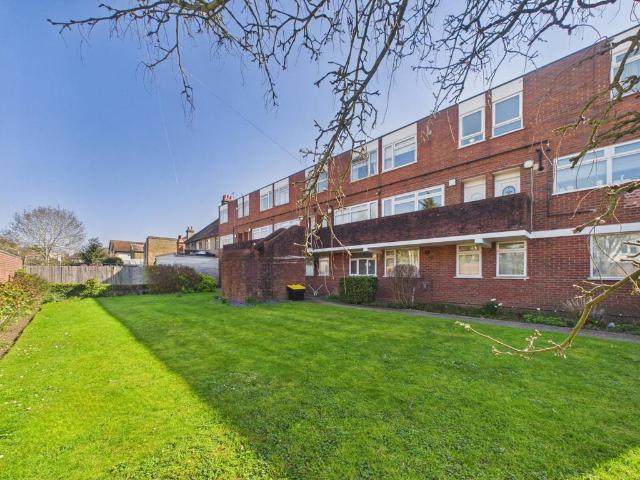Flat for sale in Clewer Village, Windsor