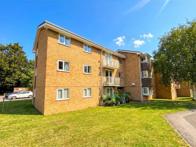 Flat for sale in Sunningdale, Windsor and Maidenhead