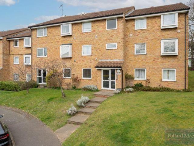 Flat for sale in London Borough of Croydon, Purley
