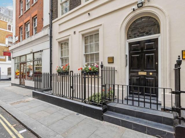 Flat for sale in Covent Garden, Victoria