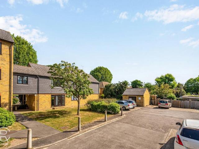 Flat for sale in London Borough of Ealing, Hanwell