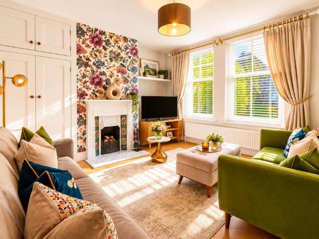 Flat for sale in Clapham Junction, Greater London