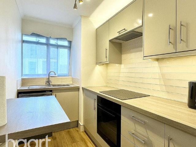 Flat for sale in Compton Acres, Barton In Fabis