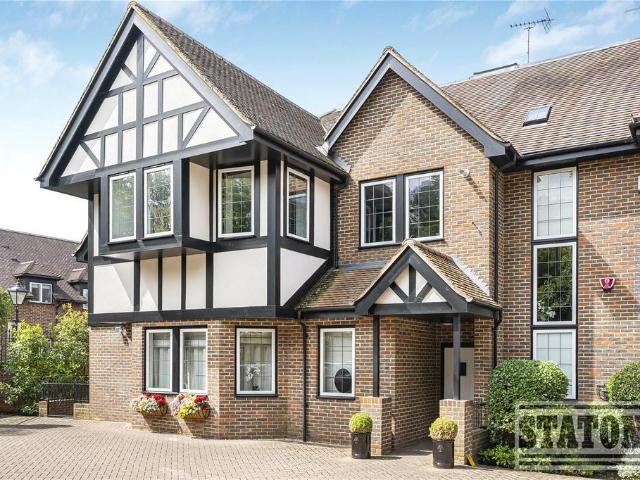 Flat for sale in Cockfosters, Greater London