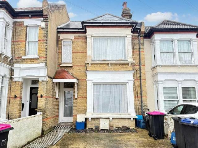 Flat for sale in Milton, Alton Barnes