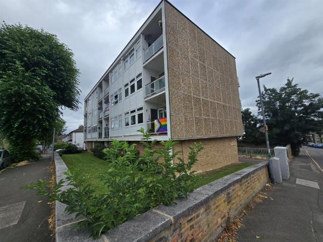 Flat for sale in Navestock Side, Essex