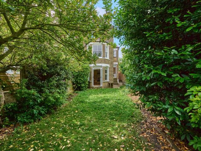 Flat for sale in London Borough of Lewisham, Brockley
