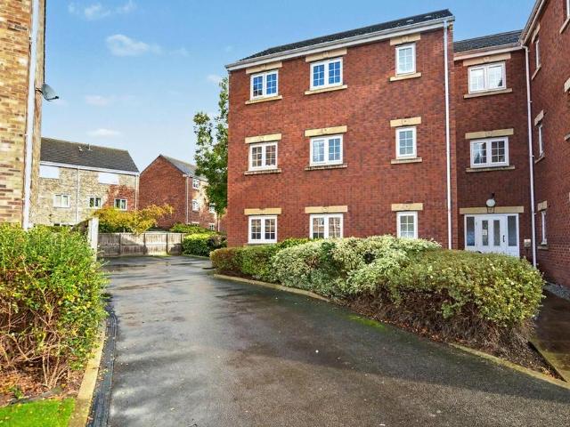Flat for sale in West Yorkshire