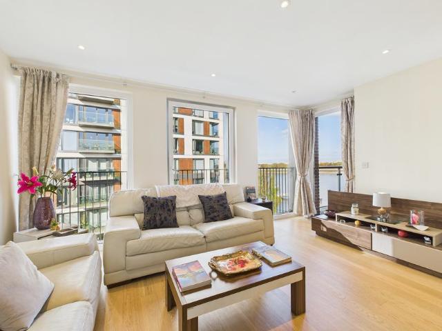 Flat for sale in Greater London
