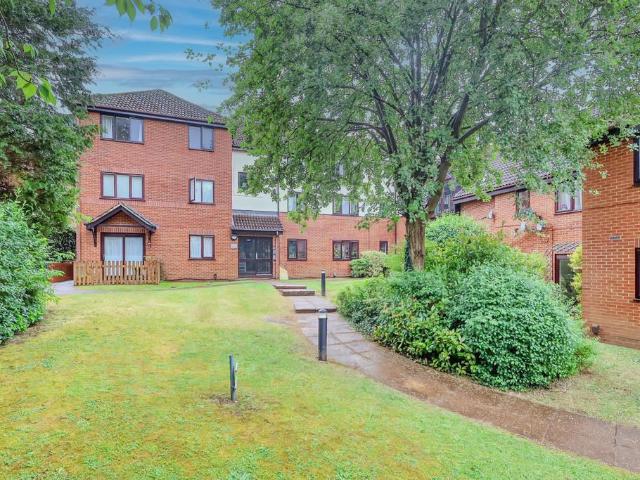 Flat for sale in Castlefield, Cressex