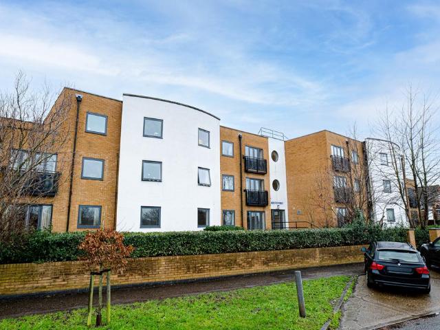 Flat for sale in Alton Barnes, Essex