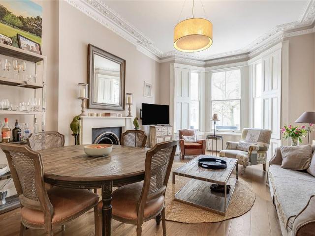 Flat for sale in Brompton, Greater London