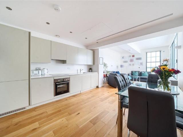 Flat for sale in London Borough of Ealing, Perivale