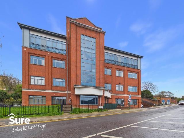 Flat for sale in The Image, Pouchen End