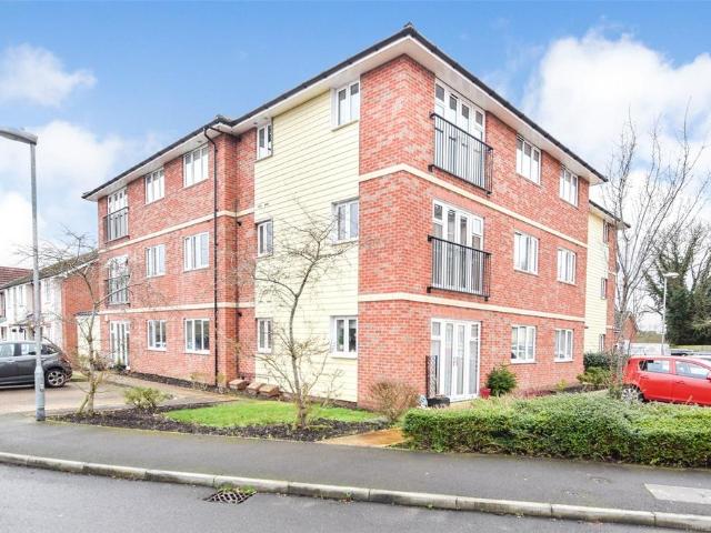 Flat for sale in Farnborough, Hampshire