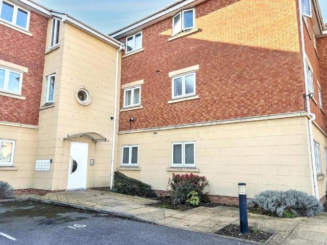 Flat for sale in West Yorkshire