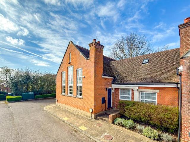 Flat for sale in St Albans, Five Acres