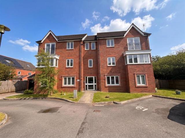 Flat for sale in Broadheath, Trafford Park