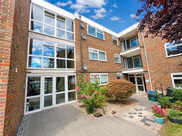 Flat for sale in Navestock Side, Essex