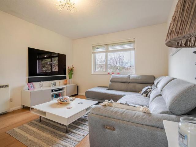 Flat for sale in Windsor, Clewer New Town