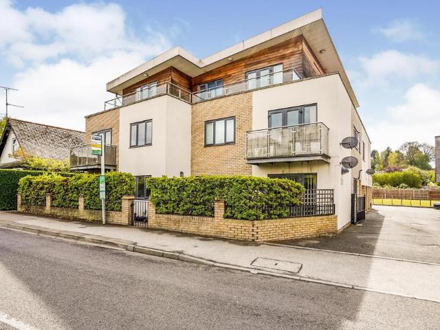 Flat for sale in Pouchen End, Hertfordshire