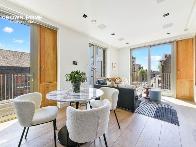 Flat for sale in The Borough, Greater London