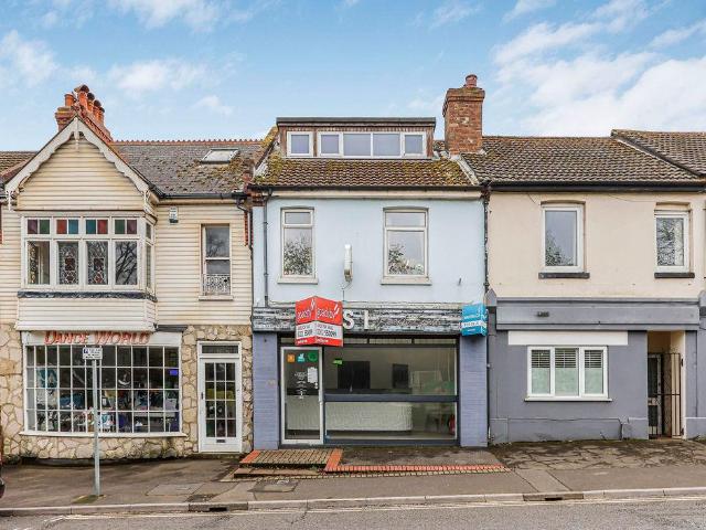 Flat for sale in Pokesdown, Bournemouth