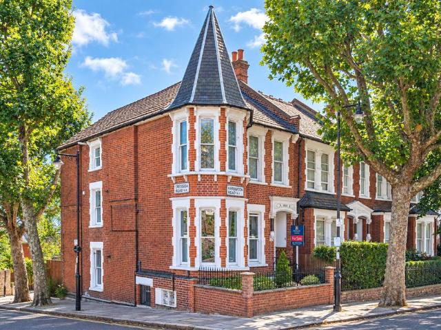 Flat for sale in London Borough of Islington, Greater London