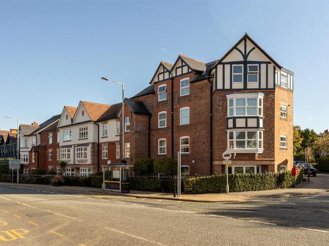 Flat for sale in Alderley Edge