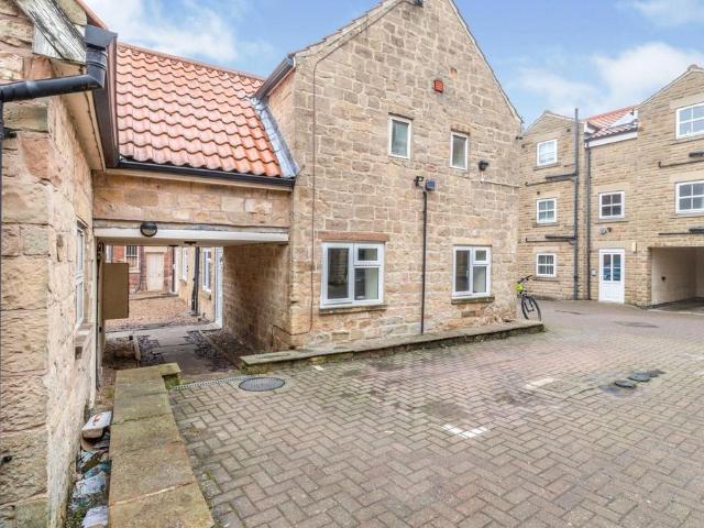 Flat for sale in Potters Corner, East Midlands