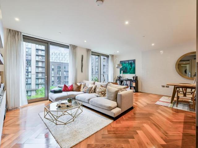 Flat for sale in Nine Elms, Greater London