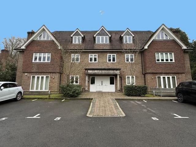 Flat for sale in Sunningdale