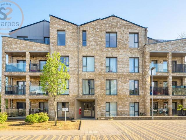 Flat for sale in London Borough of Merton, Collier's Wood