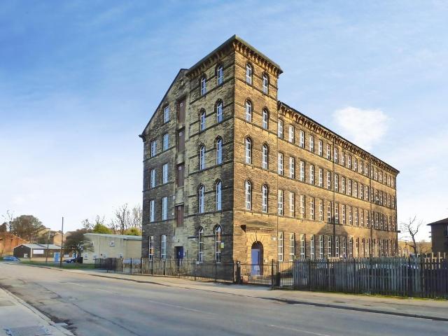 Flat for sale in Cleckheaton, West Yorkshire