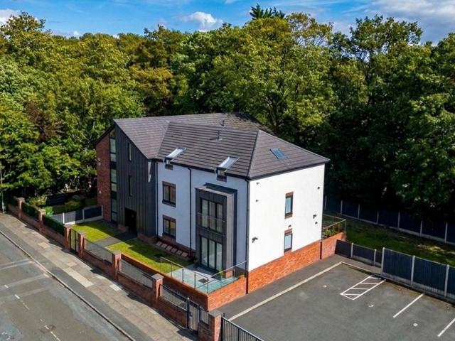 Flat for sale in Allerton, Liverpool