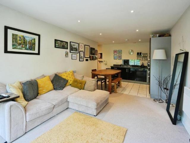 Flat for sale in Georgia, Greater Manchester